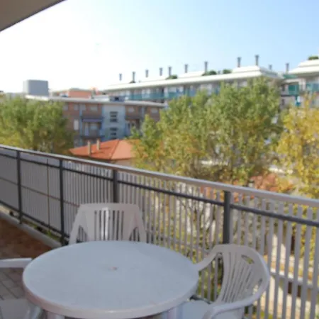 Welcoming Apartment With Balcony Near The Beach * Бібіоне