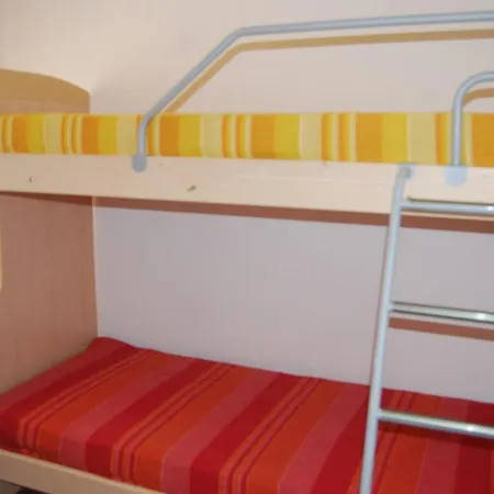 Апартаменти Welcoming Apartment With Balcony Near The Beach *