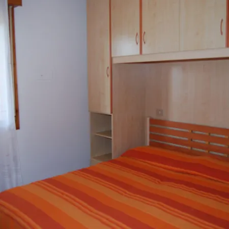 Апартаменти Welcoming Apartment With Balcony Near The Beach Бібіоне