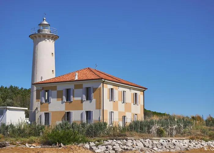Welcoming With Balcony Near The شقة