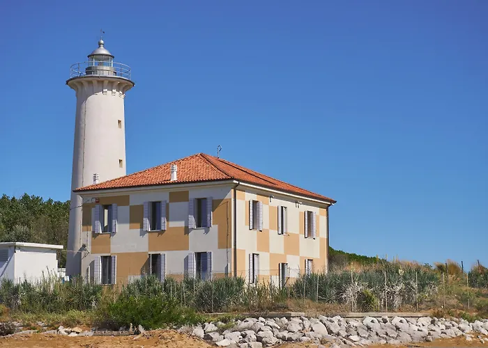 Welcoming With Balcony Near The Lägenhet